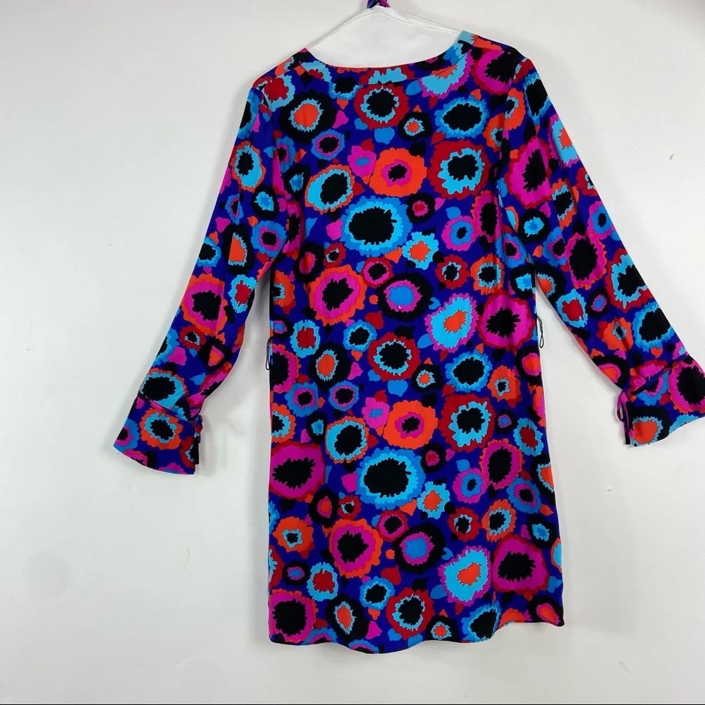 Alice & Trixie 100% silk retro flower v neck dress. Size Small